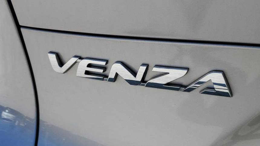 2021 toyota venza le