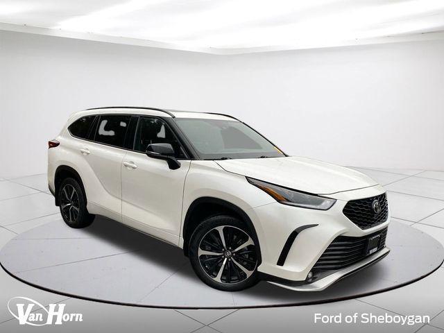 2021 toyota highlander xse