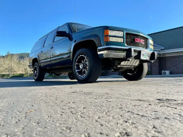 1994 gmc suburban 2500. v8 454 engine. only 145k miles. 4wd