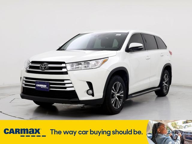 2017 toyota highlander le plus