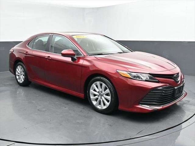 2019 toyota camry le