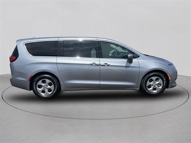 2017 chrysler pacifica hybrid touring plus