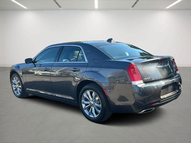2019 chrysler 300 touring