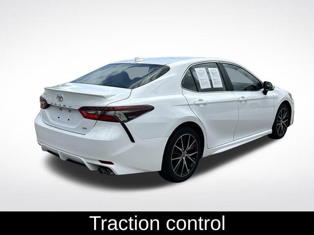 2022 toyota camry se
