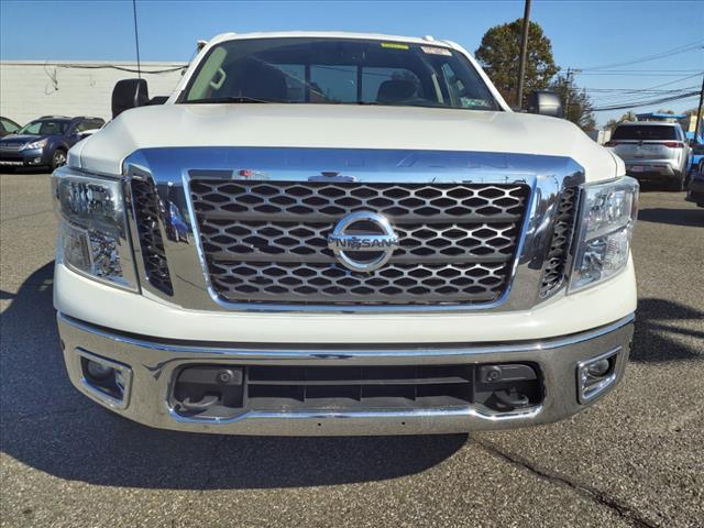 2017 nissan titan sv