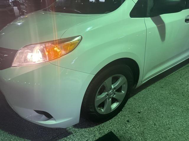 2015 toyota sienna l
