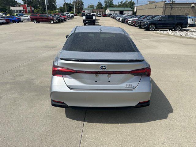 2021 toyota avalon hybrid xse