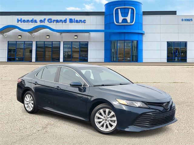 2020 toyota camry le