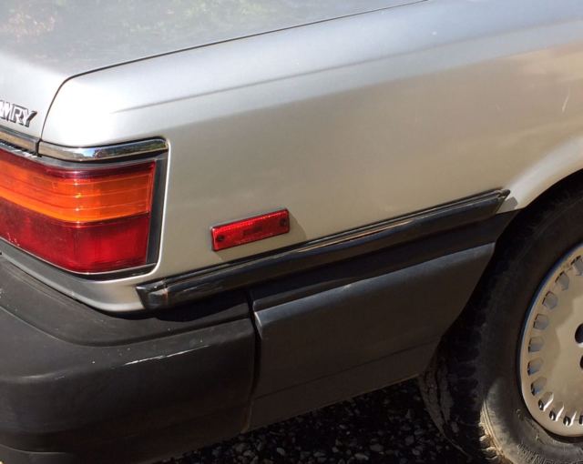 1987 toyota camry le sedan 4-door 2.0l