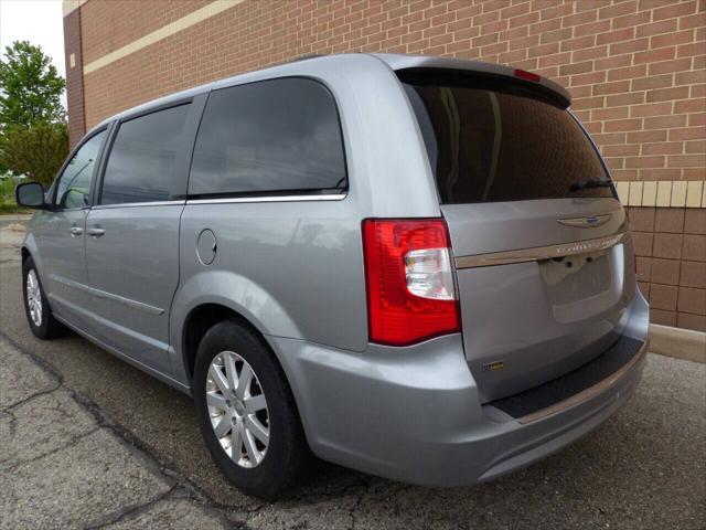 2016 chrysler town & country touring