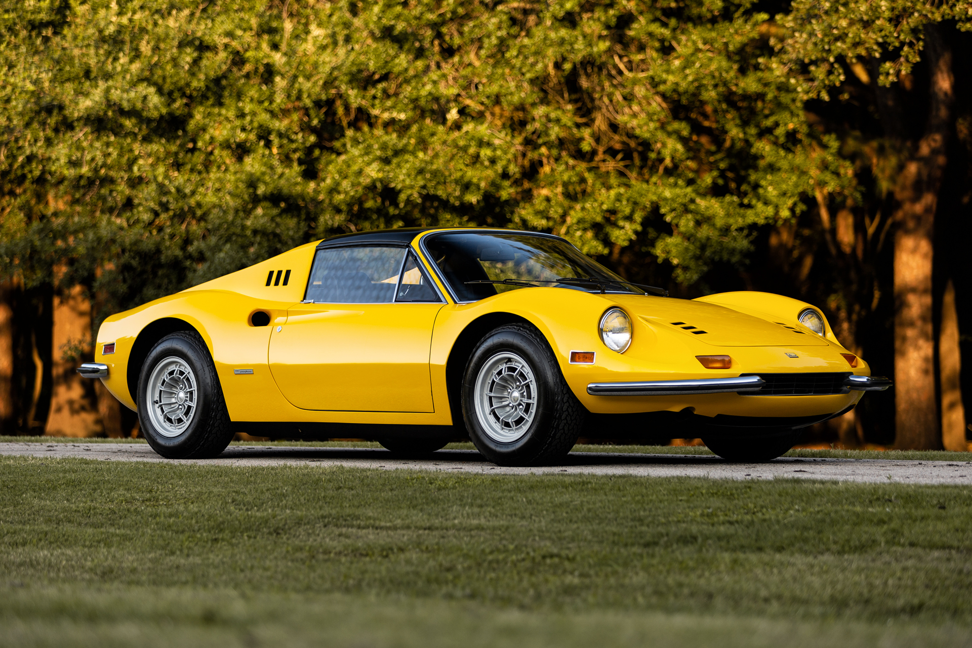 1974 ferrari dino 246 gts chairs & flares