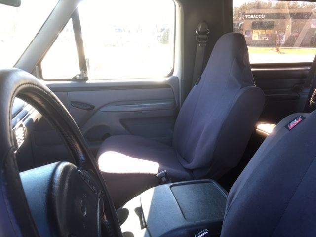 1992 white ford bronco xlt - great condition!
