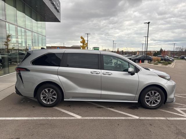 2023 toyota sienna le