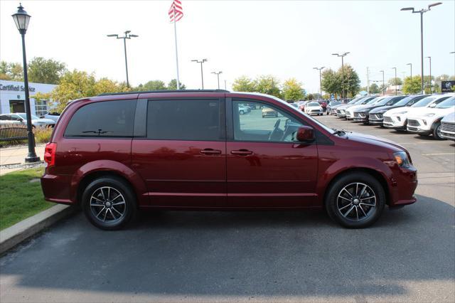 2017 dodge grand caravan gt