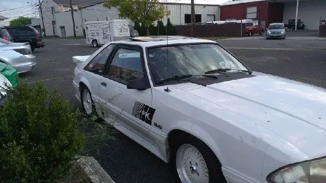 1990 ford mustang gt 2dr hatchback 96781 miles white hatchback 5.0l v8 automatic