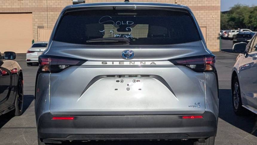 2023 toyota sienna le 8-passenger