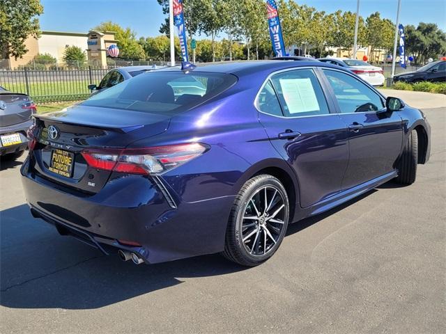 2022 toyota camry se