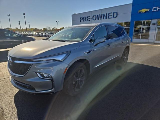 2023 buick enclave essence