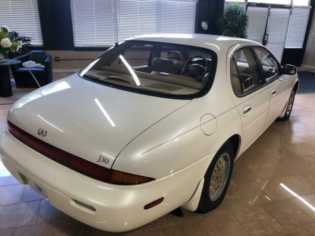 1993 infiniti j30 base 4dr sedan