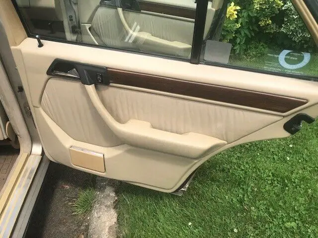 2nd owner 1990 mercedez benz 300e clean car very good condition - price reduced