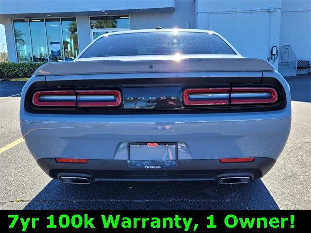 2021 dodge challenger sxt