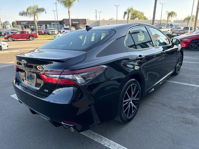 2022 toyota camry se