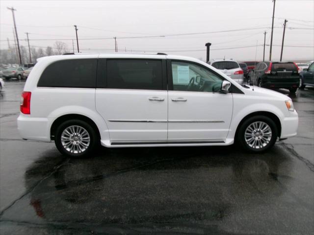 2016 chrysler town & country limited