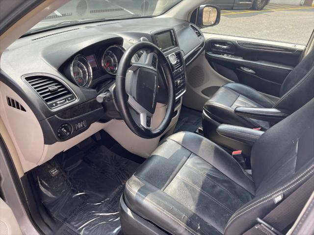 2014 chrysler town & country touring