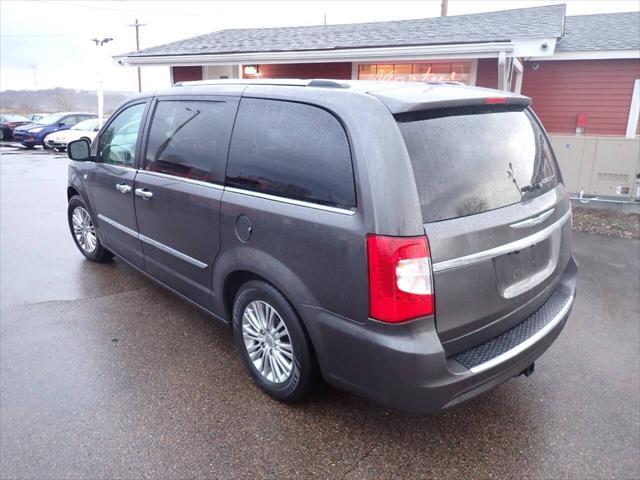 2014 chrysler town & country touring-l