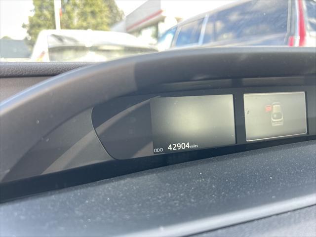 2020 toyota prius l