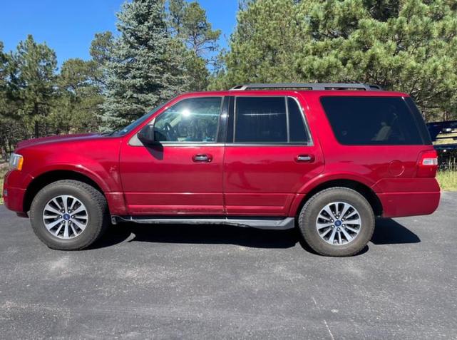 2017 ford expedition xlt