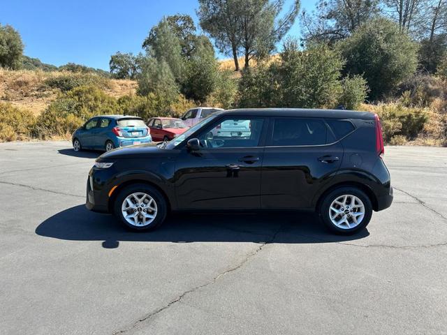 2022 kia soul lx