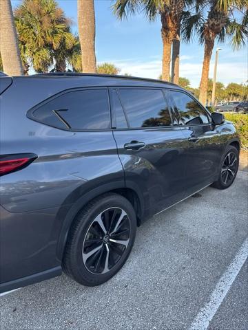 2022 toyota highlander xse