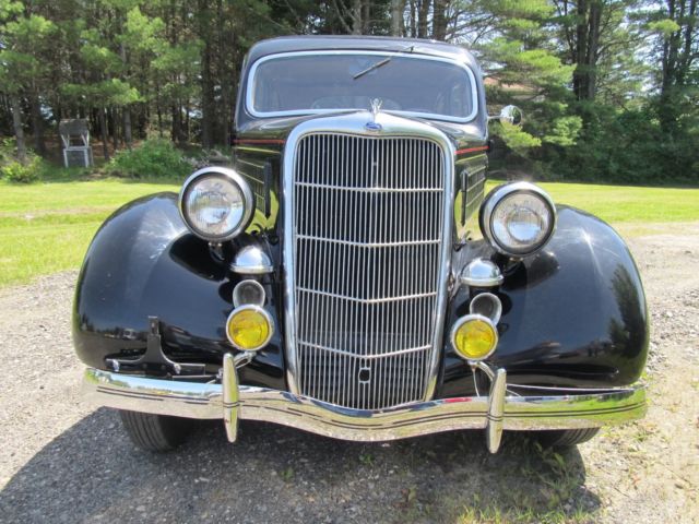 1935 ford deluxe 4 door sedan very nice car