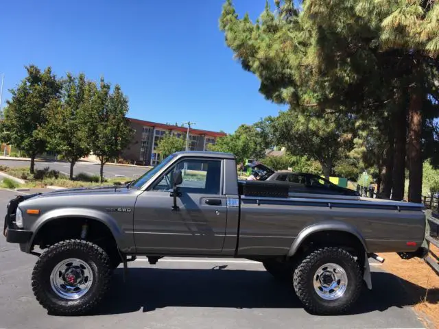 1983 toyota 4x4 pickup (please read everything carefully before bidding)