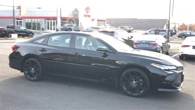 2022 toyota avalon hybrid xse