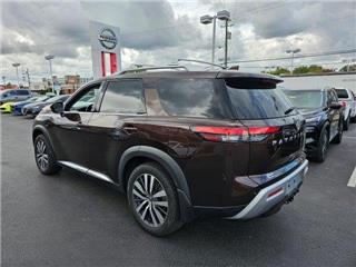 2022 Nissan Pathfinder platinum