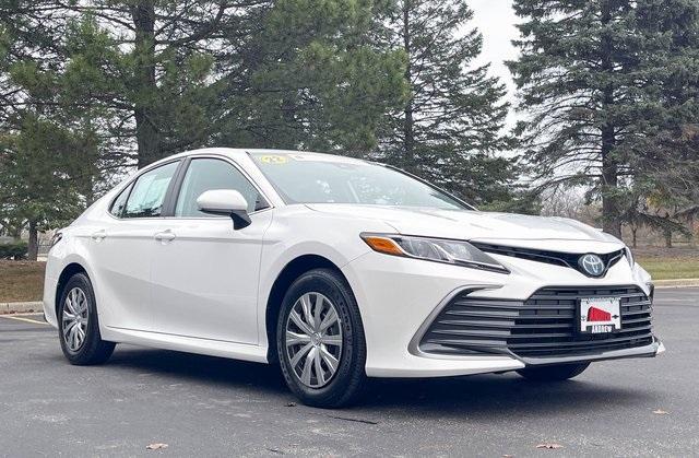 2022 toyota camry hybrid le