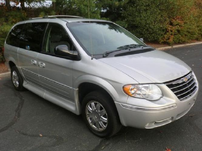 2006 chrysler town & country limited wheelchair van for sale in old bethpage, ny