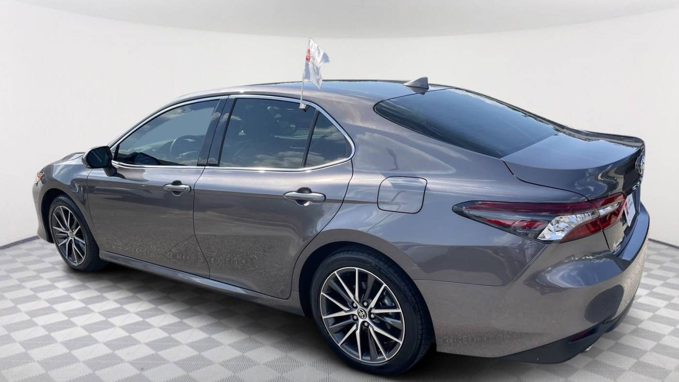 2023 toyota camry hybrid xle