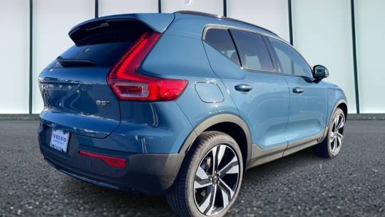 2025 Volvo XC40