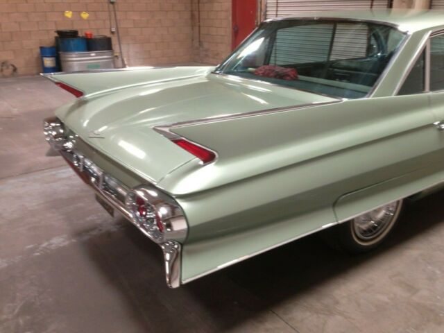 1961 cadillac deville sedan 4-door 6.4l