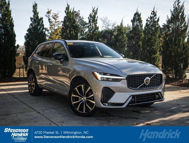 2024 volvo xc60 plus dark theme