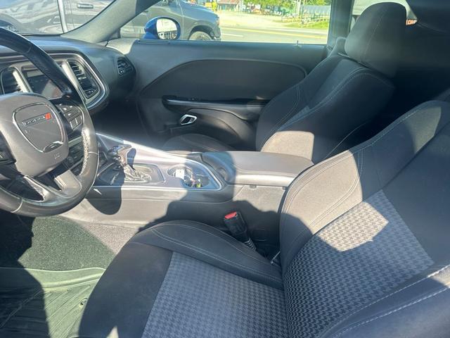 2019 dodge challenger sxt