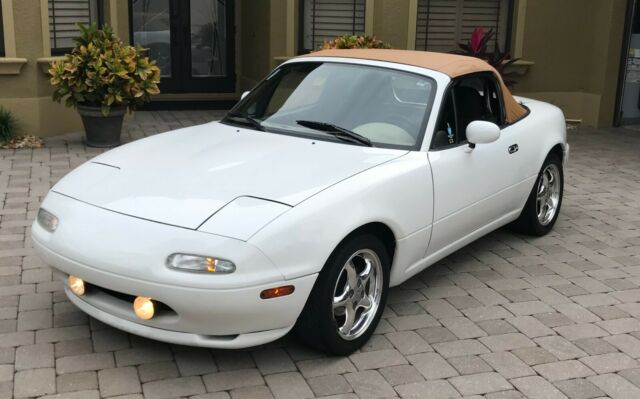 mazda miata 1 owner 5 speed factory aero kit, well maintained, no reserve fl car