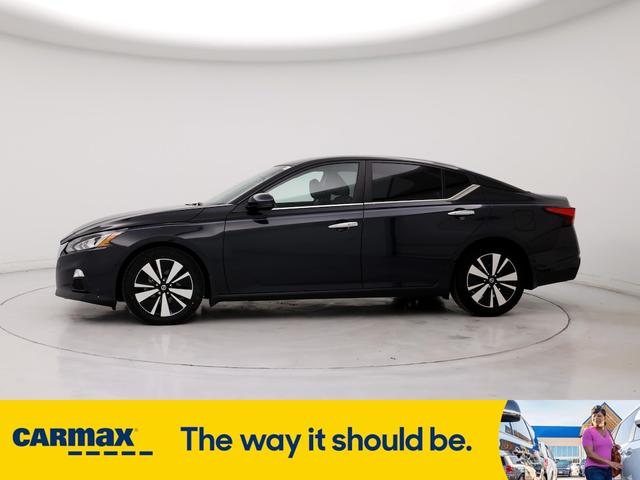 2022 nissan altima sv
