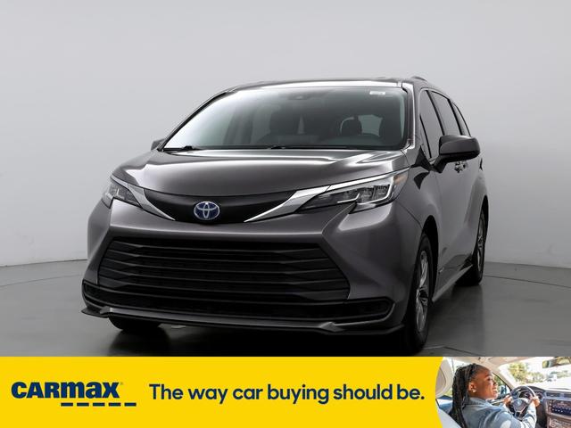 2021 toyota sienna le