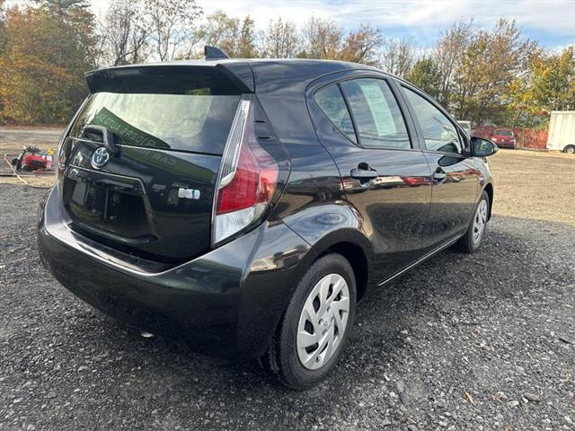 2016 toyota prius c persona series