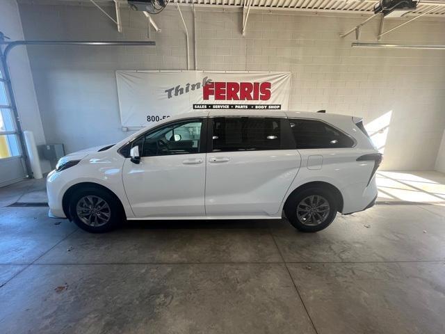 2024 toyota sienna le