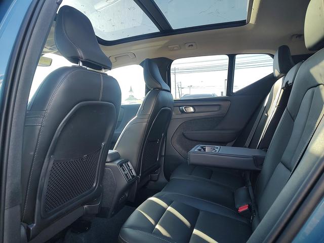 2024 volvo xc40 plus bright theme
